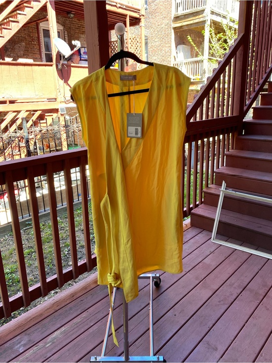 Everlane Dresses & Skirts - Everlane Yellow Sleeveless V-Neck Dress